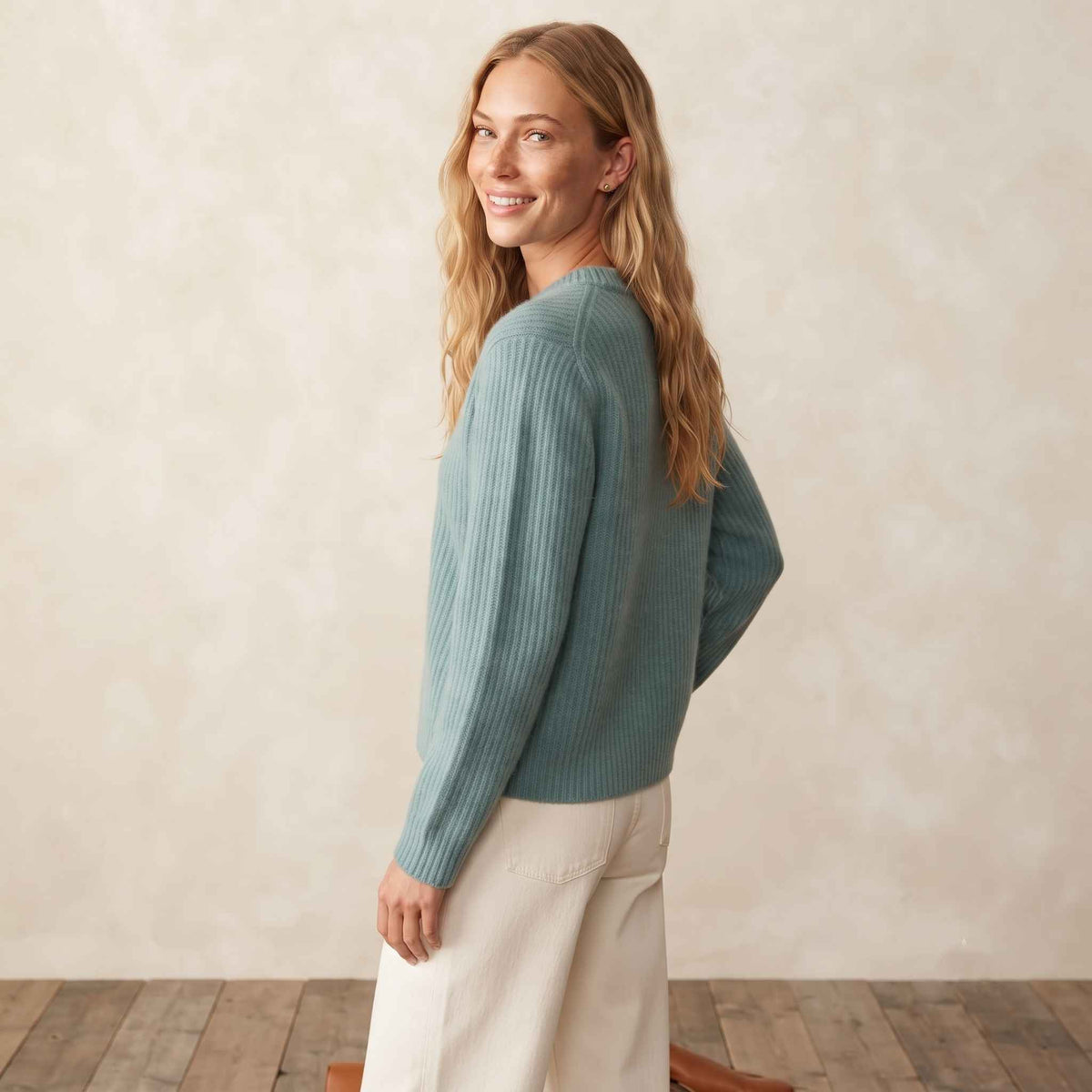 Women's heavyweight ribbed cashmere crewneck sweater in Heathered Jade — view 6
