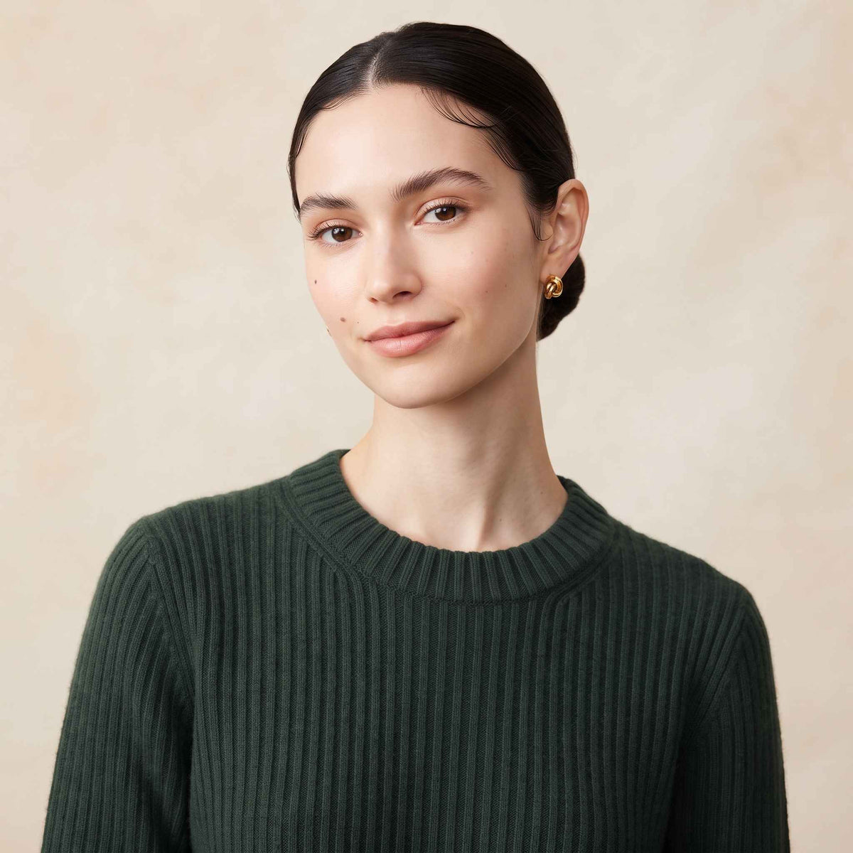 Women's heavyweight ribbed cashmere crewneck sweater in Pine — view 6