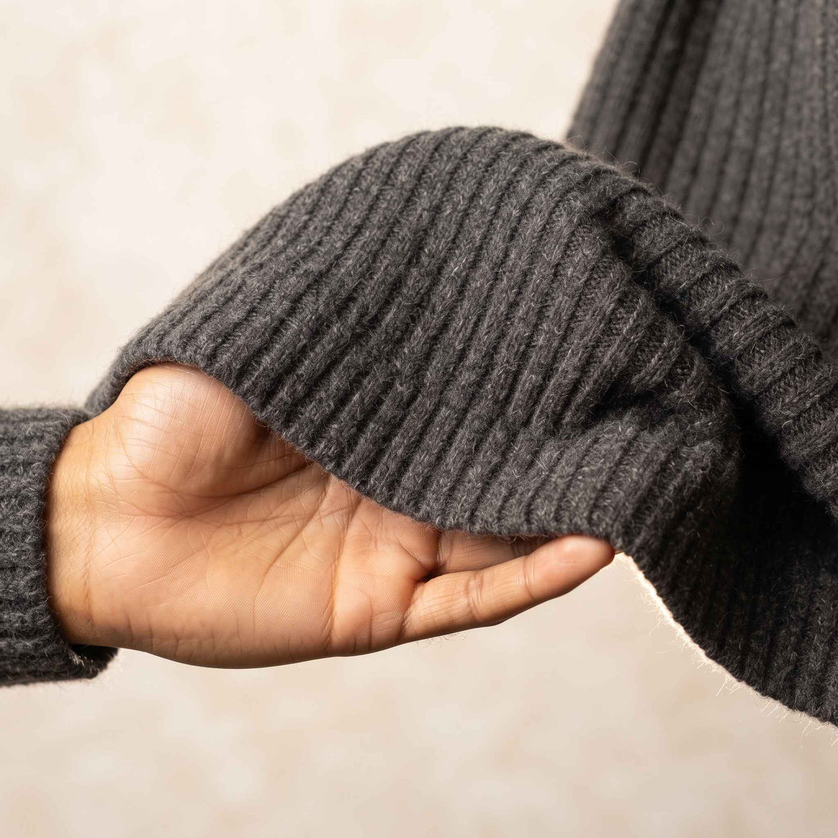 Men's ribbed cashmere crewneck sweater, Signature in Dark Grey Melange - view 6