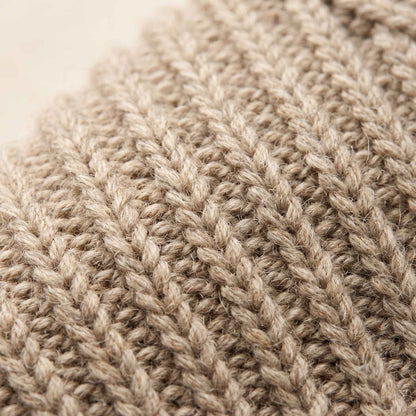 Men's undyed cashmere beanie, natural melange in Oatmeal Melange - view 6