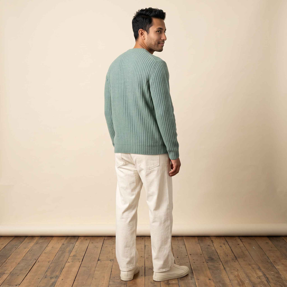 Men's ultra-thick 4-ply cashmere crewneck sweater in Heathered Jade — view 6