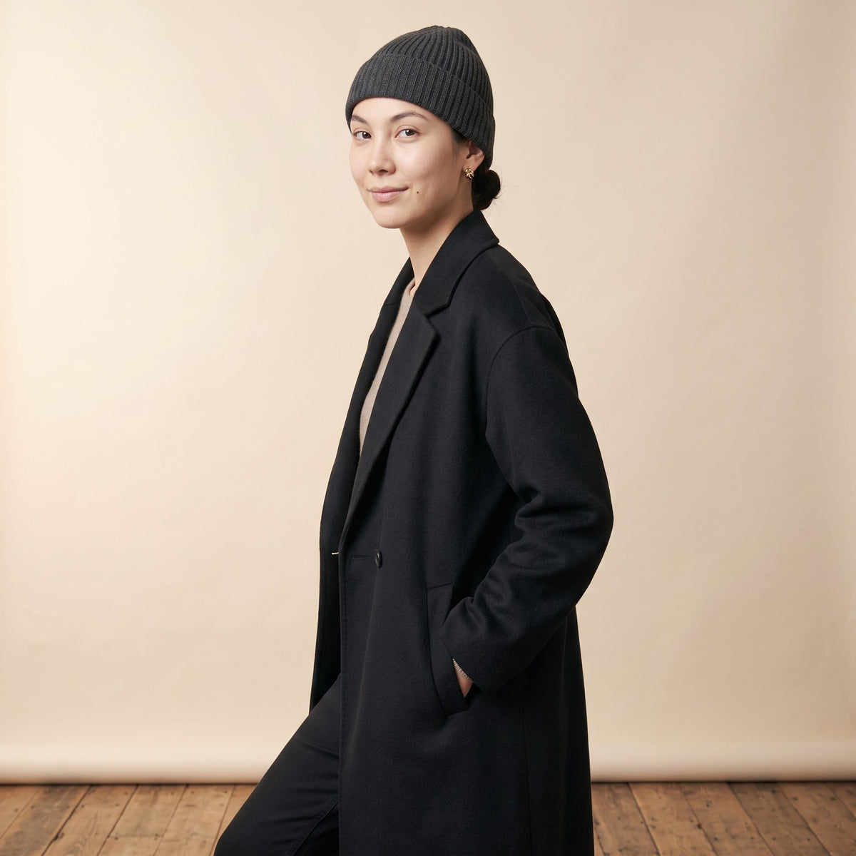 WRDM Women's Undyed Cashmere Beanie - Haven Ribbed Dark Grey Melange 8