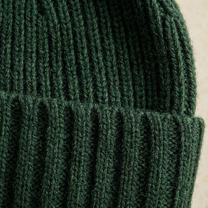 Women's hand-knit cashmere beanie in Pine - view 7