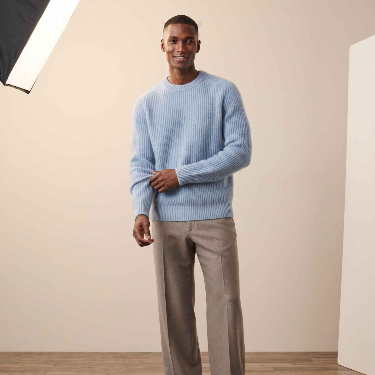 Men's ultra-thick 4-ply cashmere crewneck sweater in Sky Blue — view 7