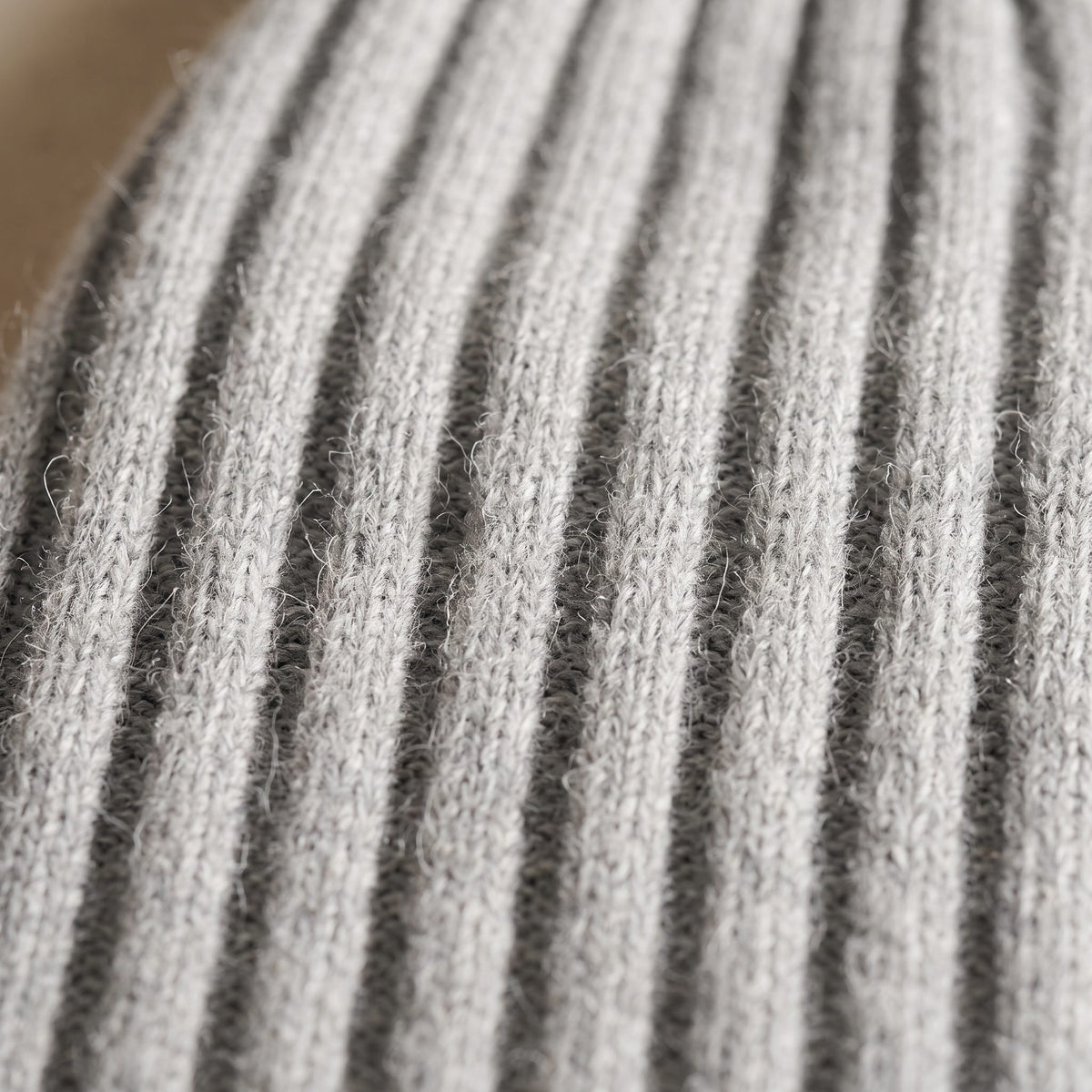 HRLM Men's Undyed Cashmere Beanie - Haven Ribbed Light Grey Melange 1