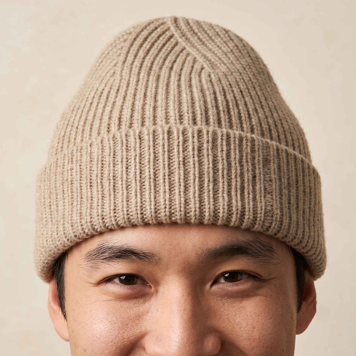 Men's undyed cashmere beanie, natural melange in Oatmeal Melange - view 7