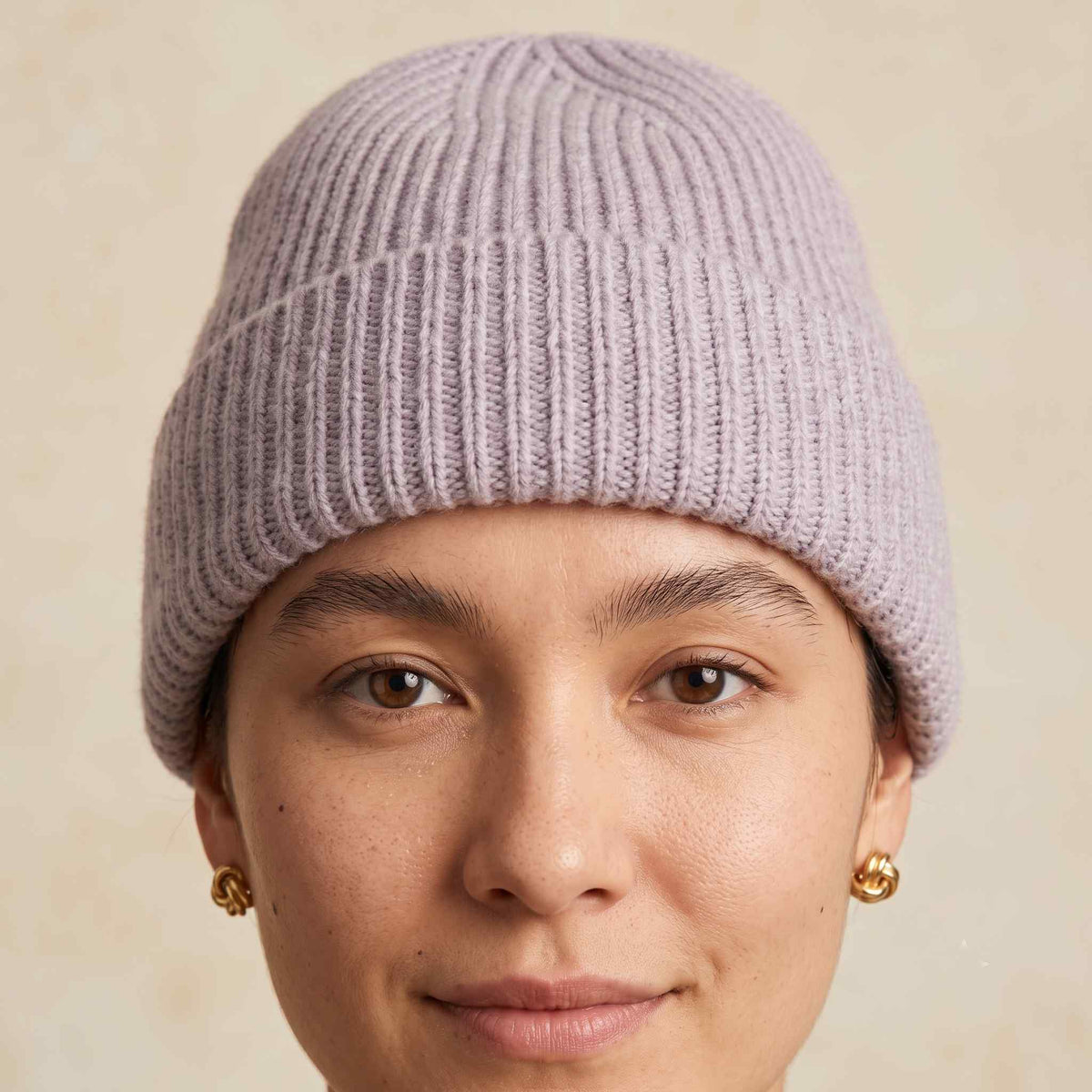 Women's hand-knit cashmere beanie in Lilac - view 7
