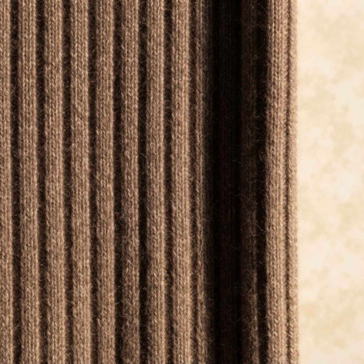 Men's ultra-thick 4-ply cashmere crewneck sweater in Brown — view 7
