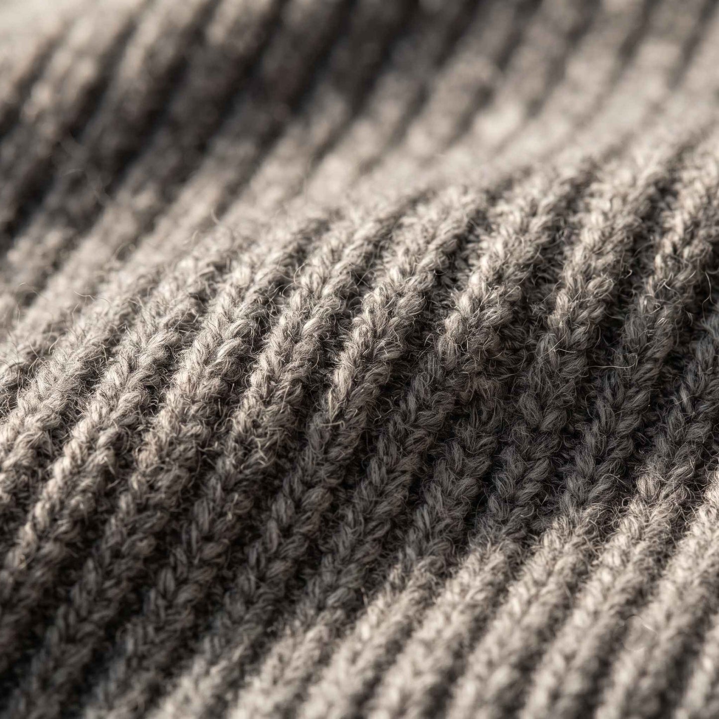 Men's ribbed cashmere crewneck sweater, Signature in Mid Grey Melange - view 6