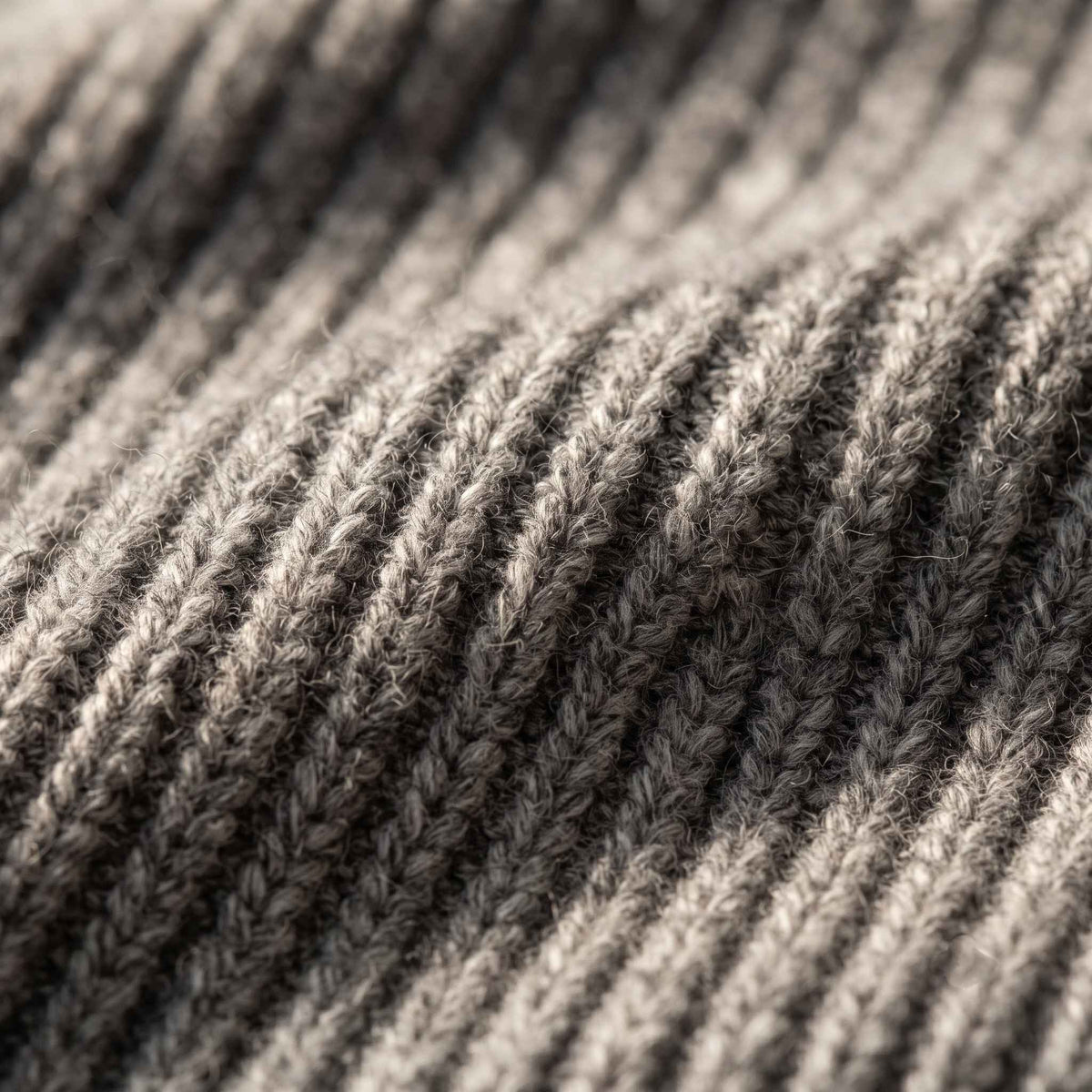 Men's ribbed cashmere crewneck sweater, Signature in Mid Grey Melange - view 6