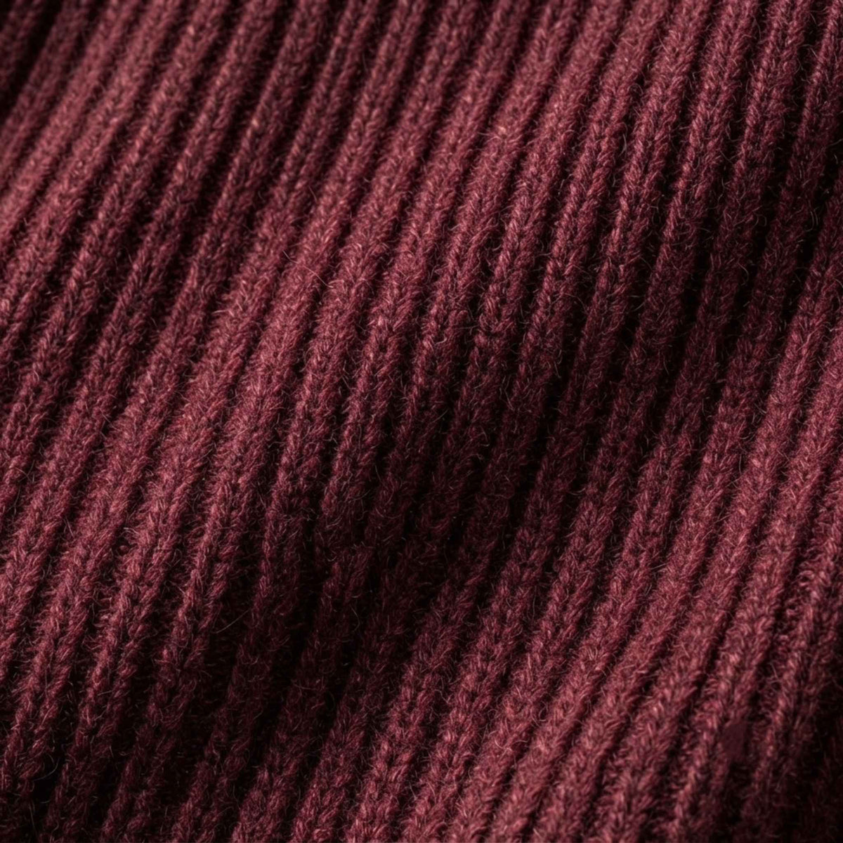 Men's ultra-thick 4-ply cashmere crewneck sweater in Wine Red — view 8