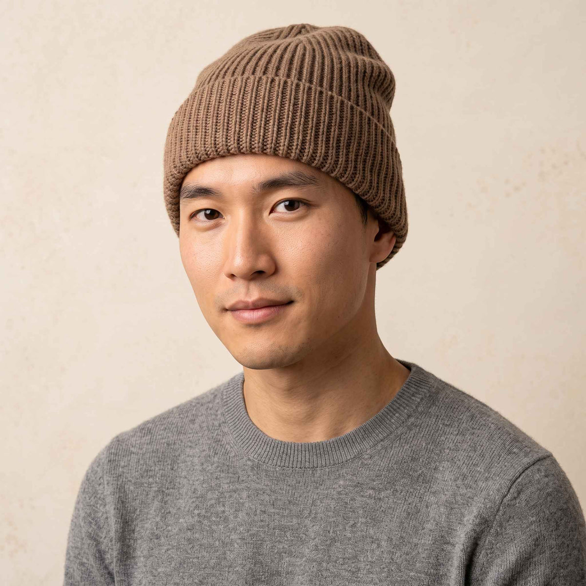 Men's undyed cashmere beanie, natural melange in Toast Melange - view 7