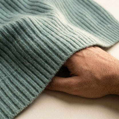 Men's ultra-thick 4-ply cashmere crewneck sweater in Heathered Jade — view 8