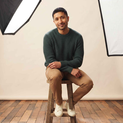 Men's ultra-thick 4-ply cashmere crewneck sweater in Pine — view 9