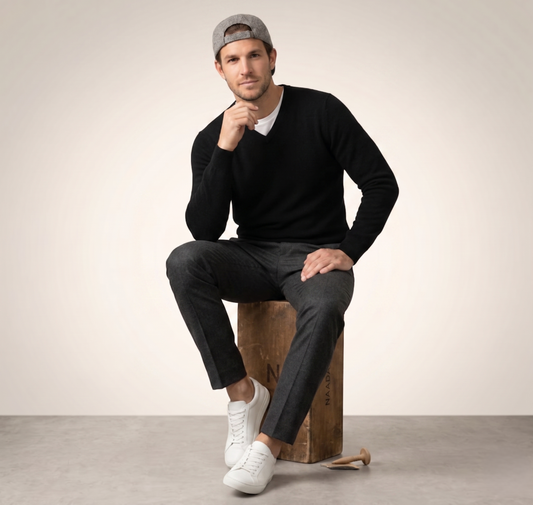 Black Original V-Neck Himalayan Cashmere Sweater