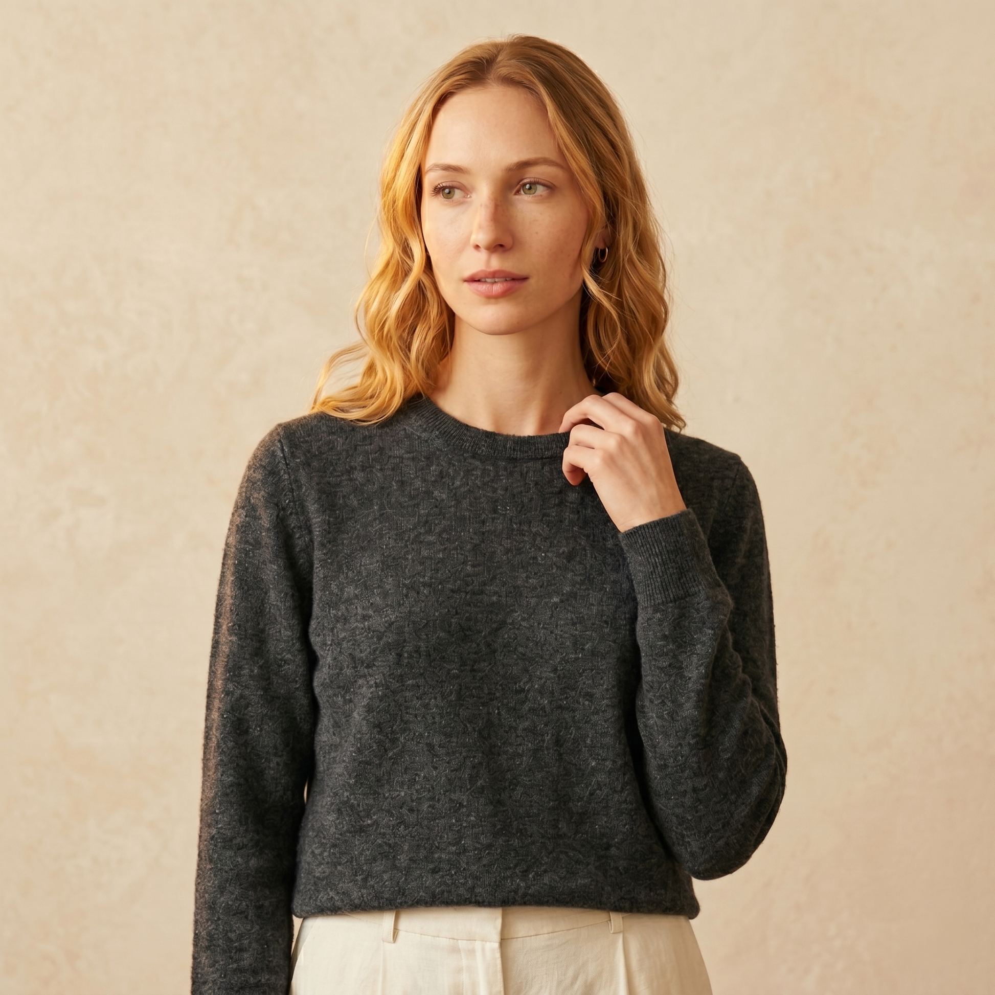 Crewneck Undyed Cashmere Sweater For Women - Aurora Black