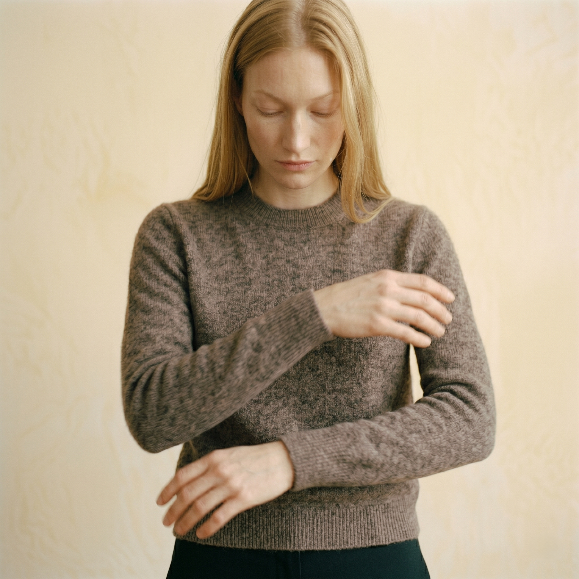 Crewneck Undyed Cashmere Sweater For Women