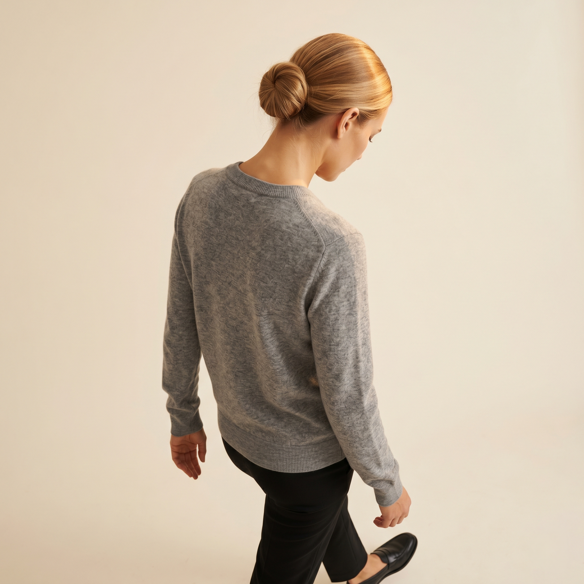 Crewneck Undyed Cashmere Sweater For Women