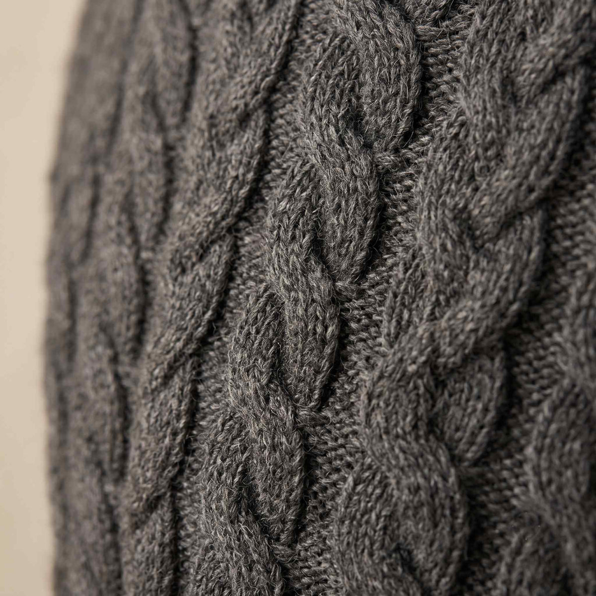 Men's undyed cashmere cable-knit Atlas sweater in Dark Grey Melange — view 4