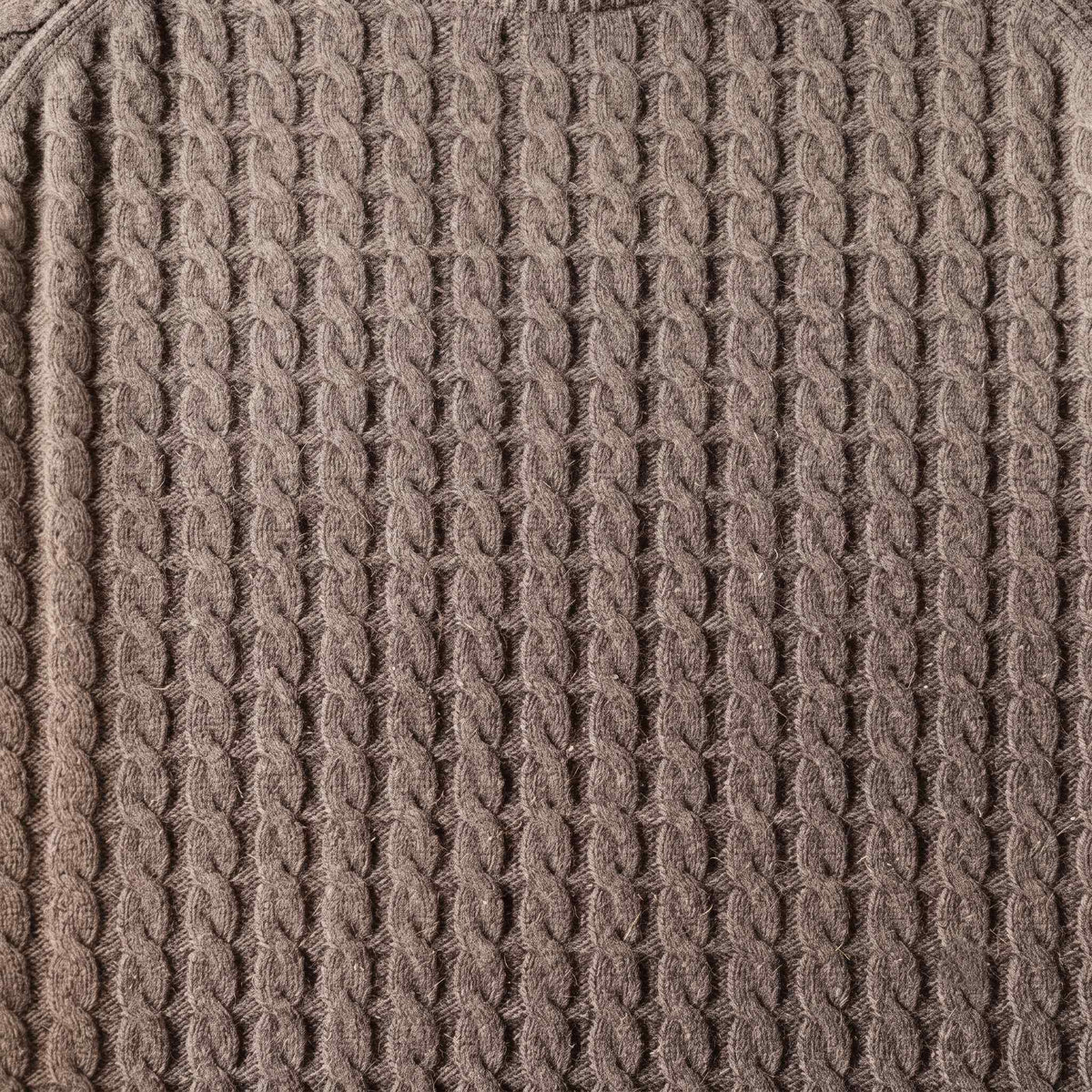 Men's undyed cashmere cable-knit Atlas sweater in Toast Melange — view 4