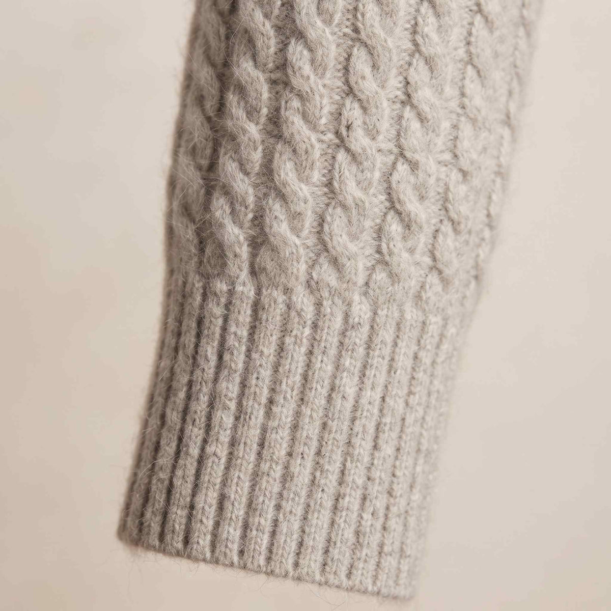 Women's undyed cashmere cable-knit Grace sweater in Light Grey Melange — view 5
