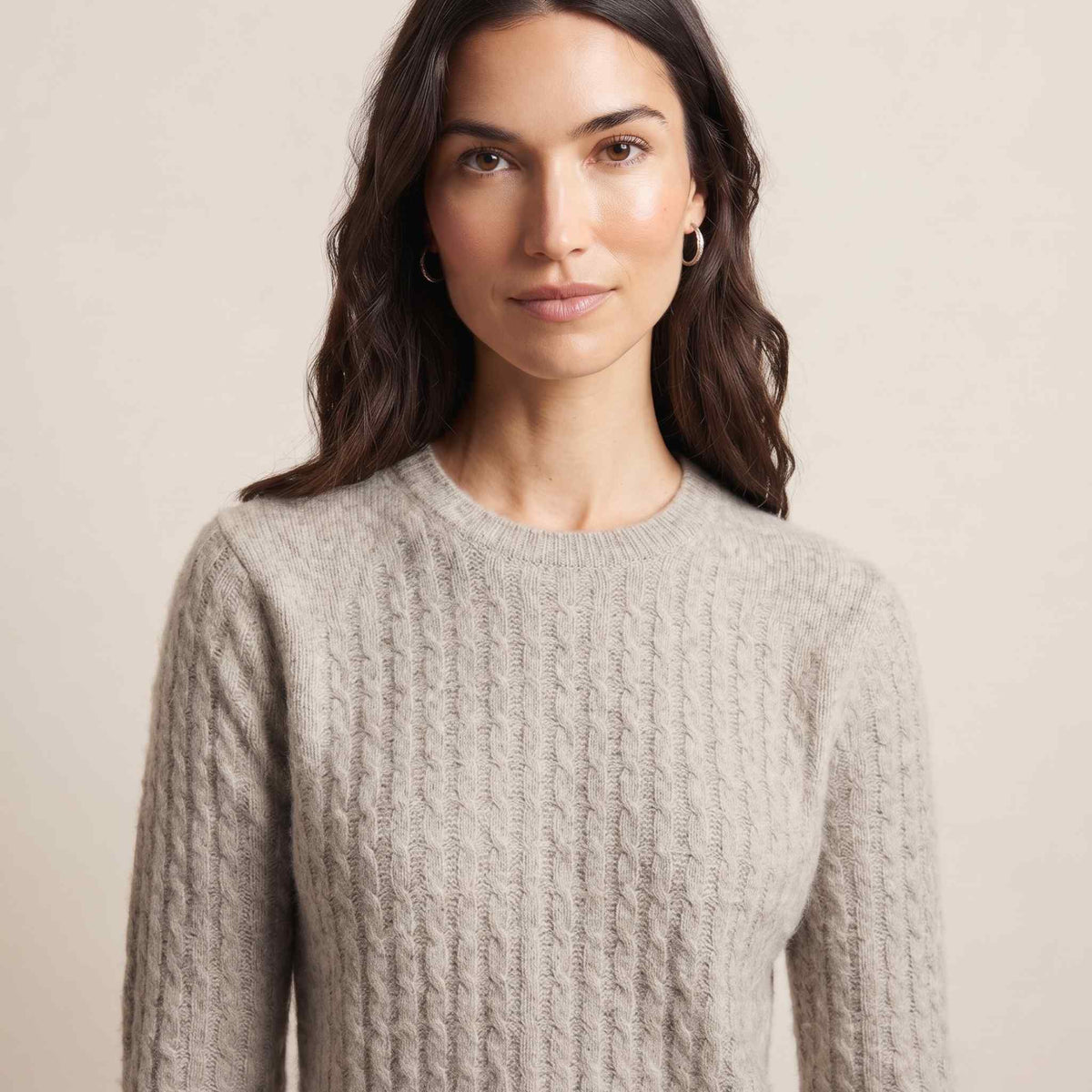 Women's undyed cashmere cable-knit Grace sweater in Light Grey Melange — view 6