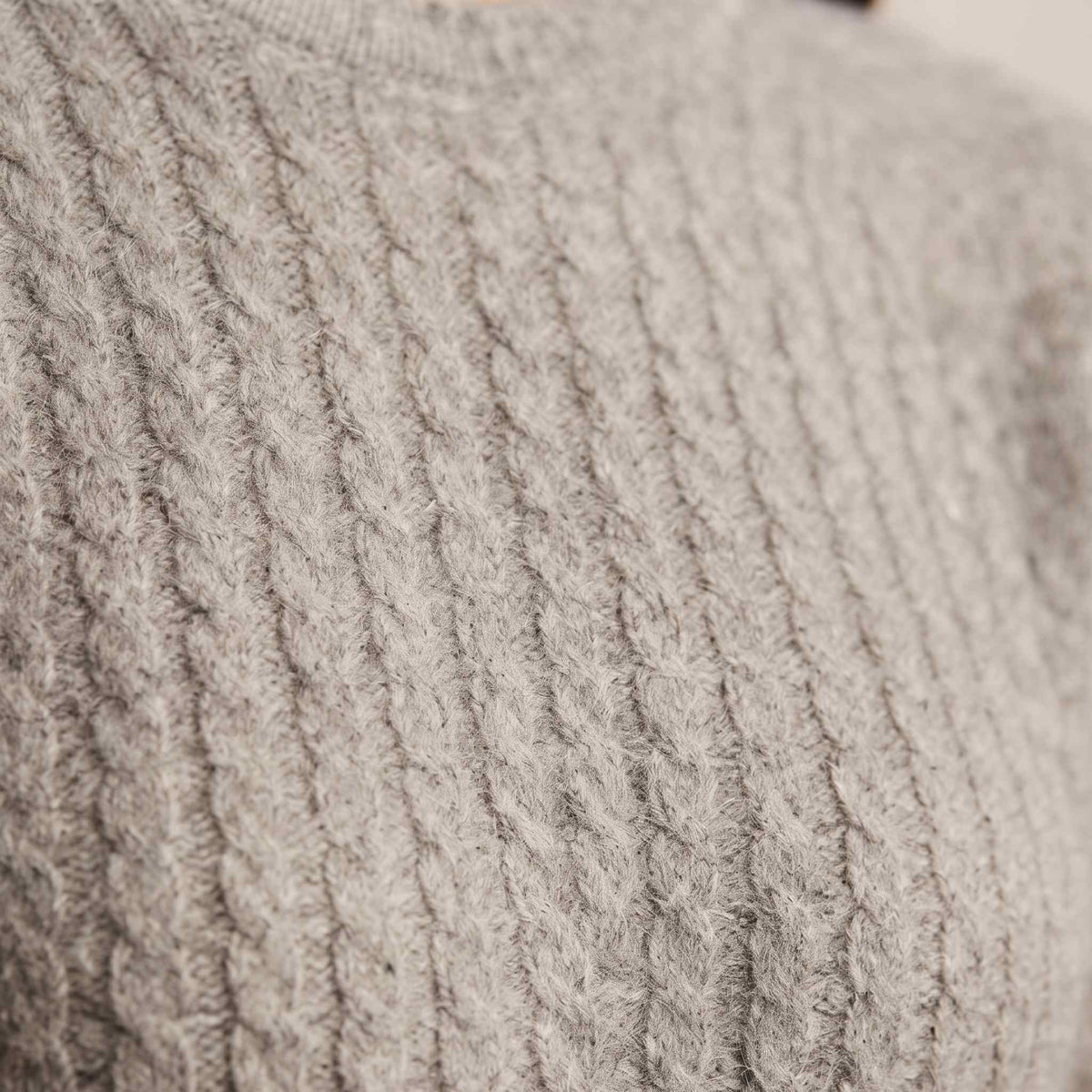 Women's undyed cashmere cable-knit Grace sweater in Mid Grey Melange — view 7