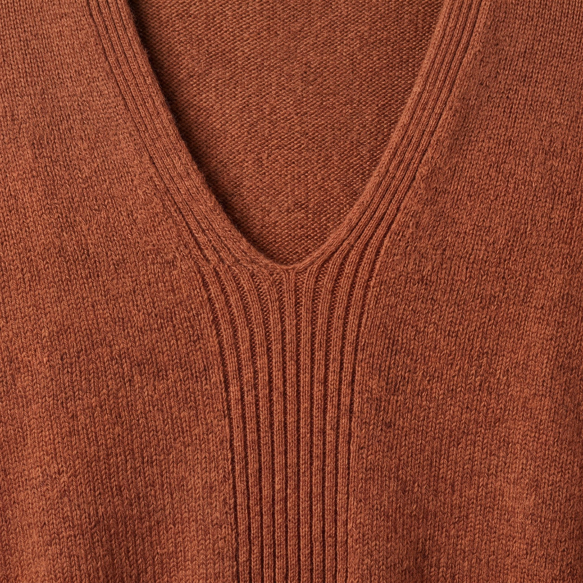 Women's V-neck cashmere poncho in Amber — V-neckline detail
