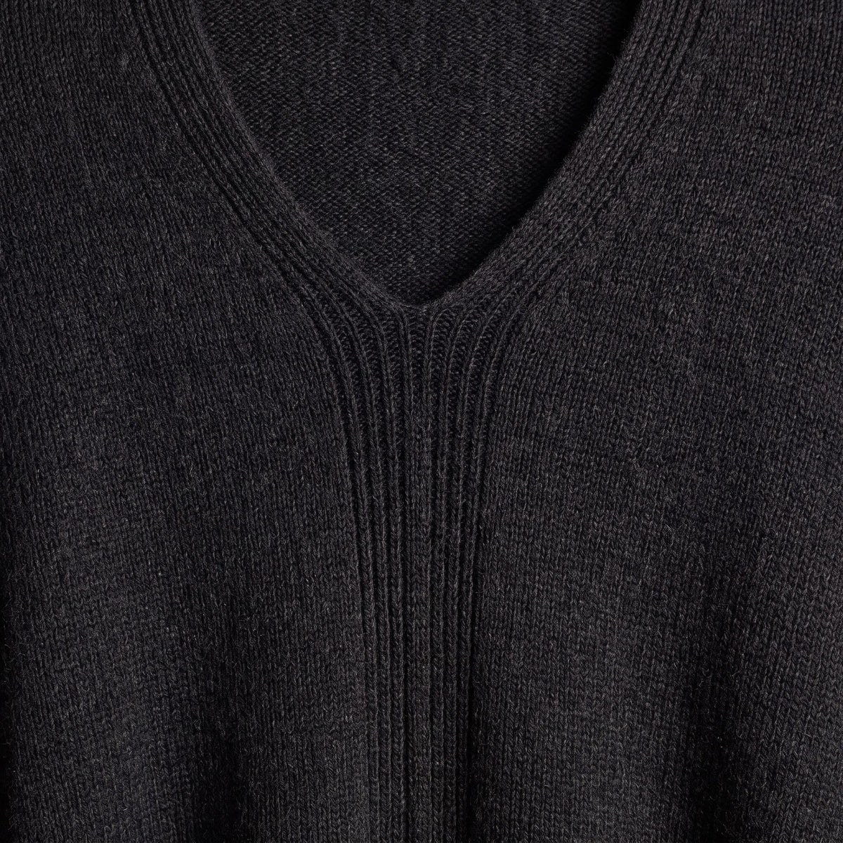Women's V-neck cashmere poncho in Black — V-neckline detail