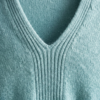 Women's V-neck cashmere poncho in Heathered Jade — V-neckline detail
