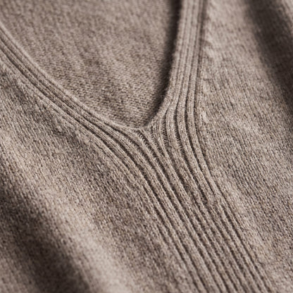 Women's undyed cashmere poncho in Toast Melange — V-neckline detail