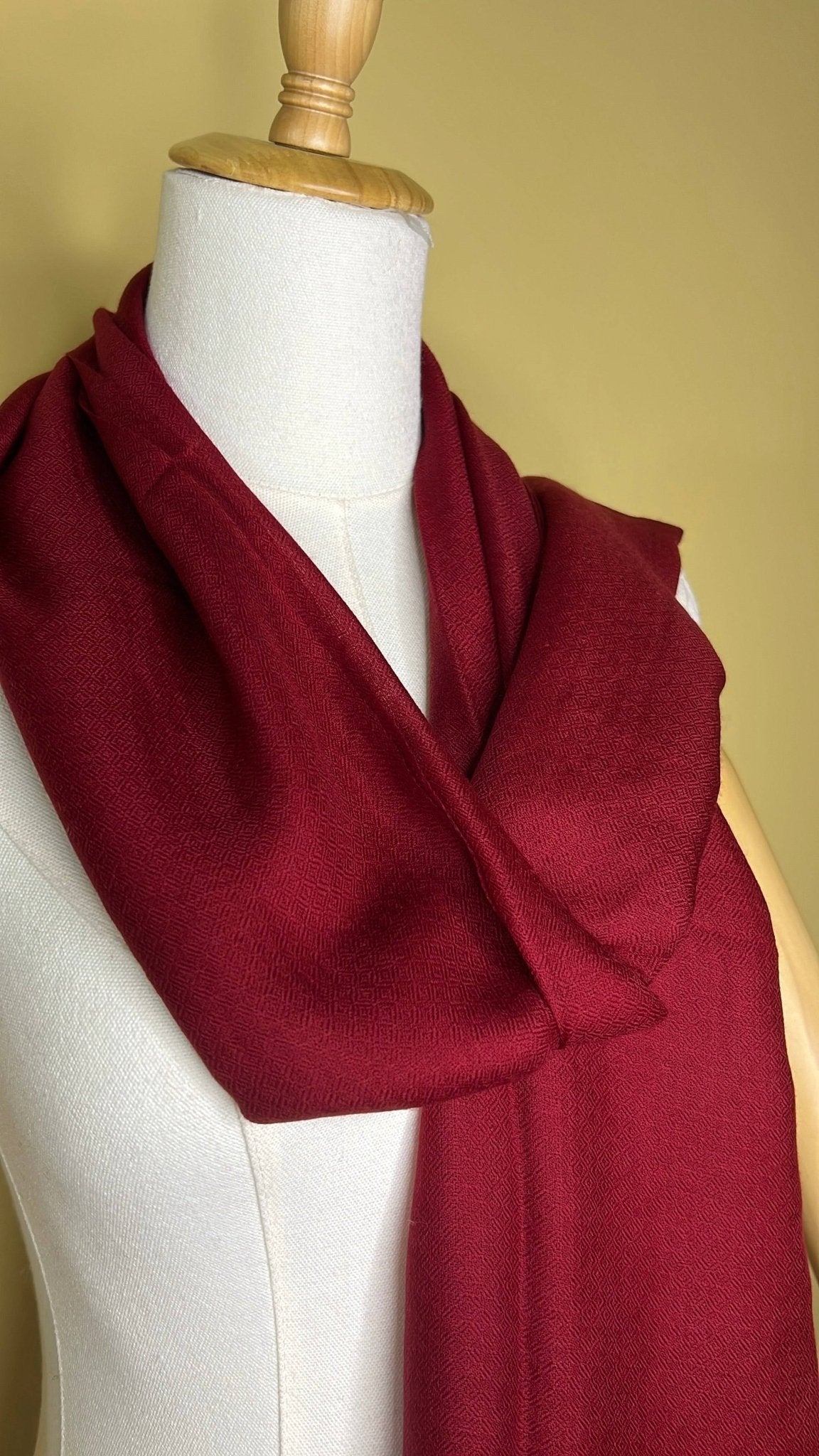 NPIA Certified 100% Pure Himalayan Cashmere Pashmina Shawl - Annapurna crimson red - Lumusae