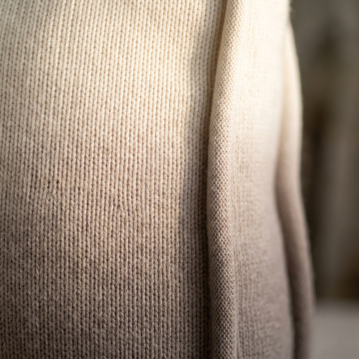 Toast Ombré 100% cashmere pillow cover, knit texture close up