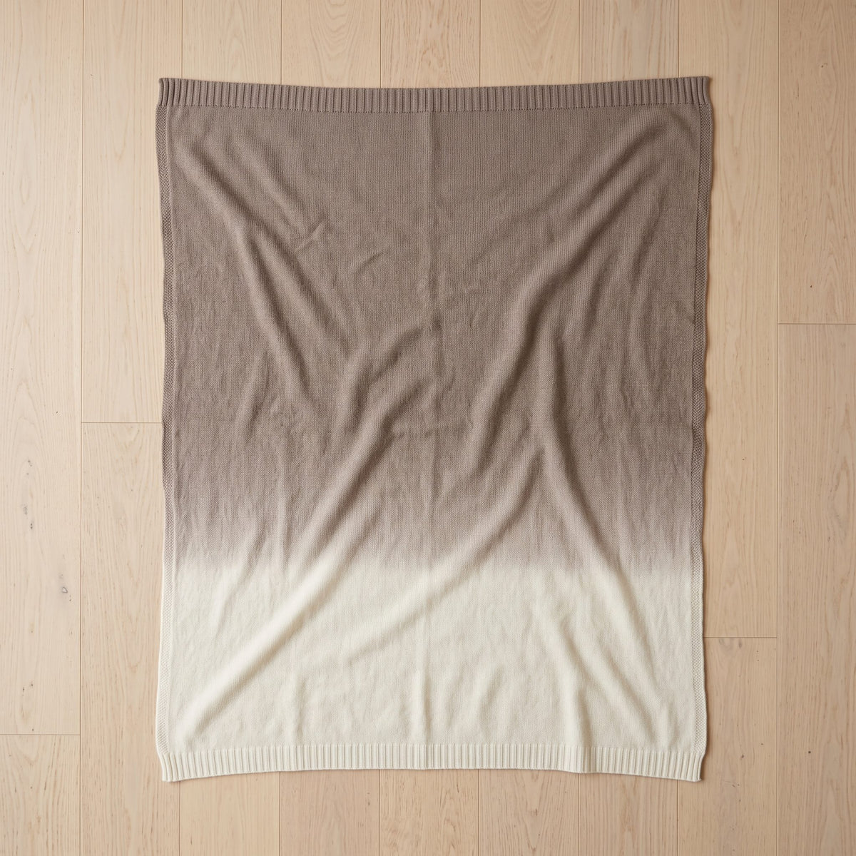 Toast Ombré 100% cashmere throw, laid flat, full gradient