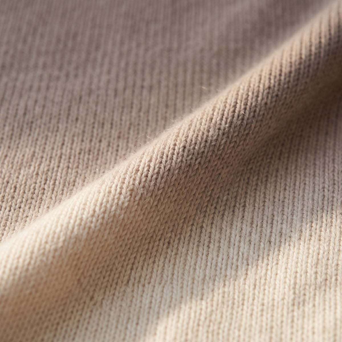 Toast Ombré 100% cashmere throw, knit texture close up